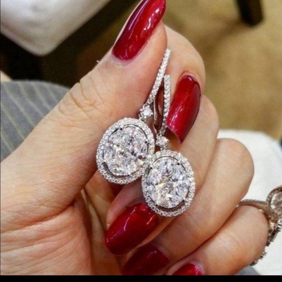 *NEW💎18K White Gold Oval Diamond Halo Earrings - Picture 3 of 4